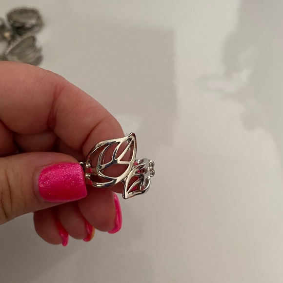 🌸5/$25🌸 Stretchy Silver Leaf Ring NWOT